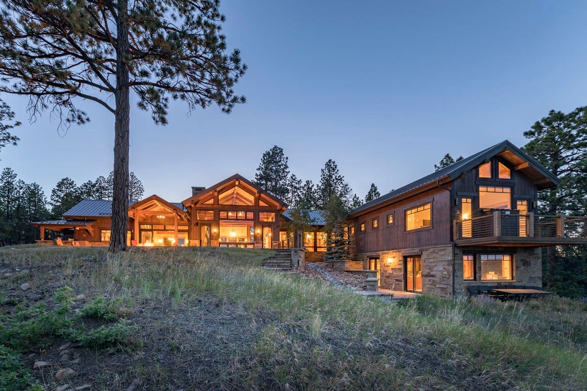 Inside A Sprawling $8 Million Spread In One Of Colorado’s Prettiest Ski