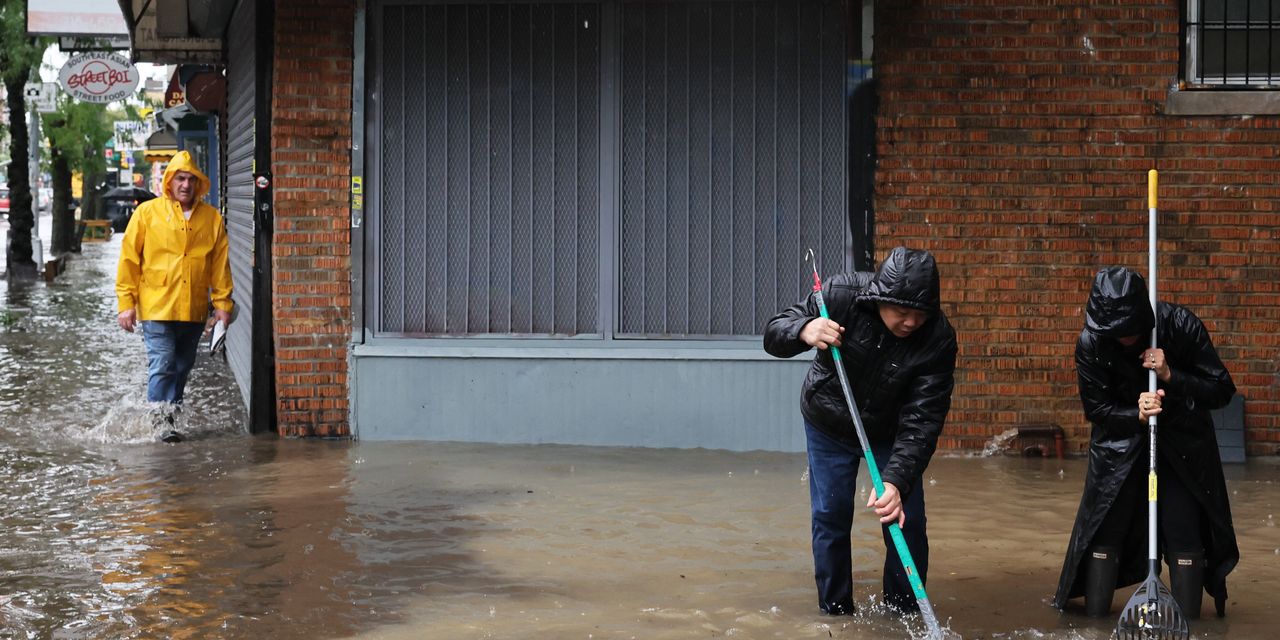 Flash flooding leaves parts of New York City under water. Here's how to ...